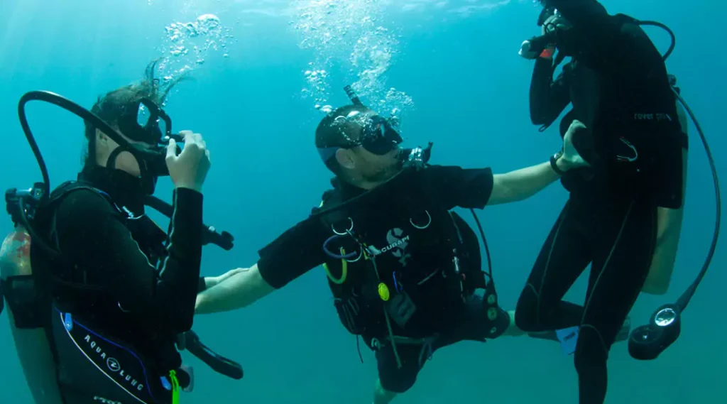 Is it better to dive in the Pacific or Caribbean side of Costa Rica?